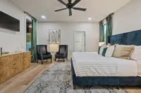 Hot Tub, Fire pit, Games, Crystals, Hiking & More-Lake Ouachita's Luxury Retreat Hotels in 