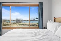 The Lakehouse: Pool, Theater, Game Room, Lakefront