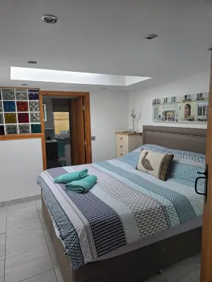 Coppice, Entire 1 bedroom annex, pet friendly. EV Charger.