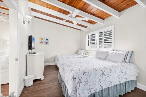 Gulfside No Roads to Cross  1-bedroom condo with AC, WiFi On Siesta Key Beach.. - 2-Star