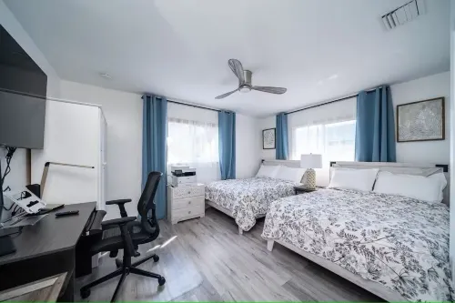 Villa in Fort Lauderdale Waterfront Heated Salt Pool Tiki Free EV charging Kayak