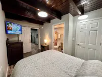Cottage 35: Blue Heron Hideaway - Waterfront Lodging in Downtown Tavares, FL Hotels near Village Market Place of Tavares Shopping Center