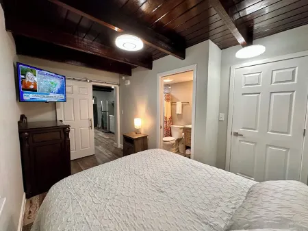 Cottage 35: Blue Heron Hideaway - Waterfront Lodging in Downtown Tavares, FL