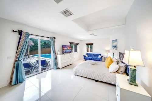 Heated Pool & Tiki Hut! Air Hockey+Close To Beach!