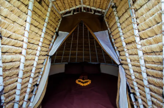 ماها جانجا فالي باي إيكوميرسيلوكا Hotels near قصر تيرتا جانجا