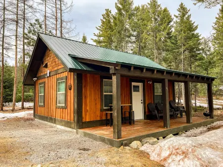 Whispering Pines Cabin Rentals Отели в г. Лейксайд