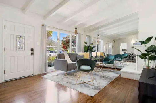 Mid Century Garden View Home Parking