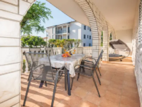 Apartments Loncar Hotels in Vir