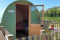 Green Dragon Pod - Sleeps 2 & Parking - 2-Star