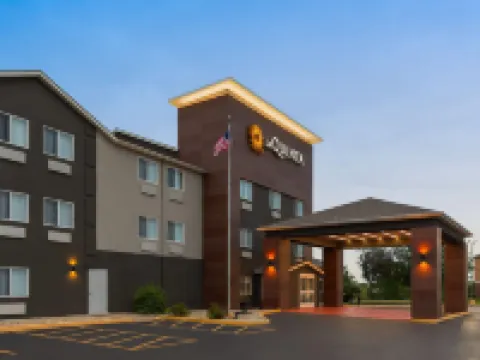 La Quinta Inn & Suites by Wyndham Peru Starved Rock St Park Hotels in Peru