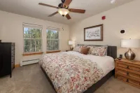 2 bed 2 bath Condo, Heated Garage on Winter Park Bus Route, Sleeps 6 comfortably