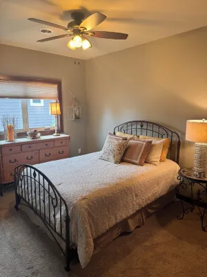 Cozy 2 br Home - Fireplace, Man Cave, Office, & Heated Garage Spaces