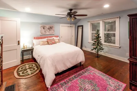 Pleasant Stay in Pella Отели рядом с достопримечательностью «Колледж Сентрал»