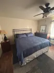 Cozy 1-bedroom condo in wonderful Oak Harbor with AC, WiFi 30” boat dock