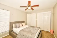 Bright & Cozy Retreat in the Heart of Plano Downtown Private Stay w Backyard
