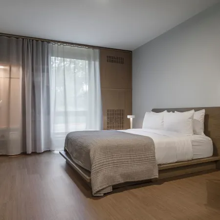 Stonebreaker Hotel