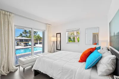 Waterfront Oasis w/ Pool + Sunset Views & Dock Hotels near Men Cigars