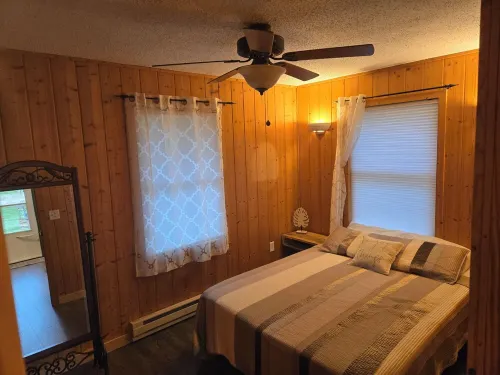 Charming 2-bedroom Rustic House with WiFi, AC and a View in Welcoming Ashland