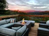 Hilltop Yosemite Retreat w/ Views, Hot Tub, Pool, Game Room, Close to Town