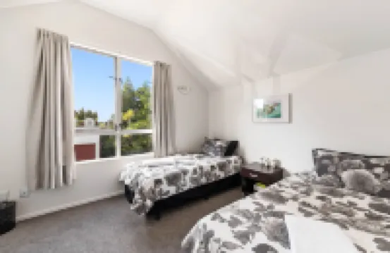 Relax At The Bach - Resort Style Living Hotels in 