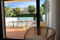 DomusIberica Casa Bonita - A/C, Wi Fi, private pool, a short walk to the beach! Hotel a Burgau