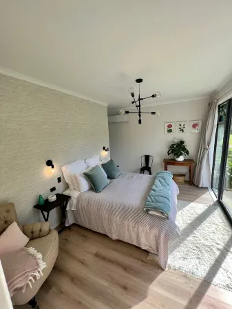 Springcreek studio apartment Отели рядом с достопримечательностью «Allan Scott Family Winemakers»