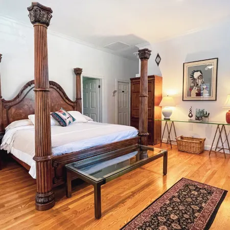 A Spacious and Elegant 3BR Californian Retreat