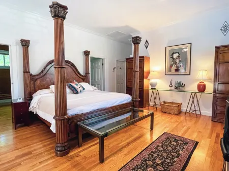 A Spacious and Elegant 3BR Californian Retreat