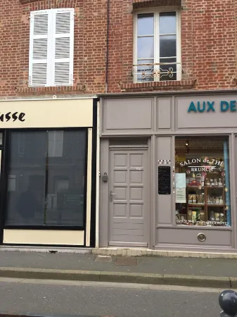 BEAUTIFUL APARTMENT 2 STEPS FROM THE BEACH / NEAR TO THE BEACH! Отели рядом с достопримечательностью «Этрета»