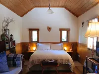 Romantic Farmlet Escape - Mini Goats & Firepit Hotels in Penguin