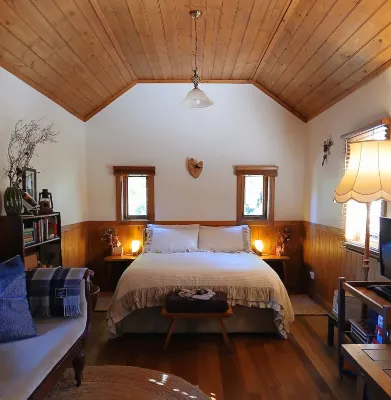Romantic Farmlet Escape - Mini Goats & Firepit