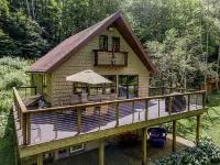Ellicottville Chalet with beautiful storybook creek 曼斯費爾德酒店