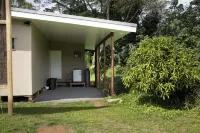 Cosy villa set away from the noisy main road. Close to private beach. Hoteles cerca de Maire Nui Botanical Gardens