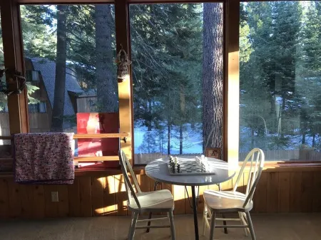 Lake Tahoe North Shore Centrally located family getaway Отели в г. Carnelian Bay