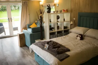 Luxury Contempoary Lodge Nr Bath & Bristol Hotels in 