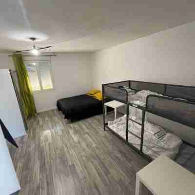 House 5 minutes from the historic center and 10 minutes from the Dordogne valley. Rooms