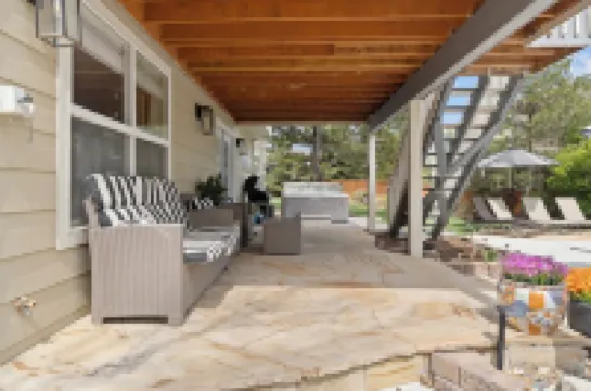 Relax & Unwind: Hot Tub/Pool, King Beds, Steam Shower, Sleeps 8, Great Location! Hotels in Castle Rock