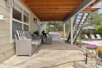 Relax & Unwind: Hot Tub/Pool, King Beds, Steam Shower, Sleeps 8, Great Location!