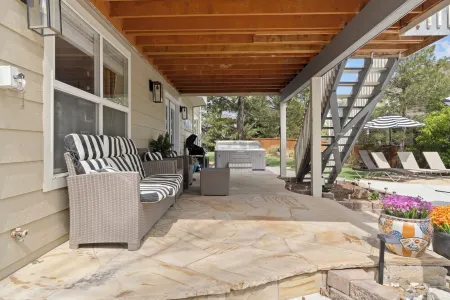 Relax & Unwind: Hot Tub/Pool, King Beds, Steam Shower, Sleeps 8, Great Location!