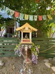 An amazing apartment with green area, garden with teable and chairs in the best
