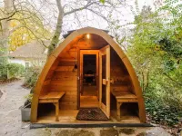 60 m2 luxury apartment with double jacuzzi and private Finnish sauna, in villa 奧斯酒店