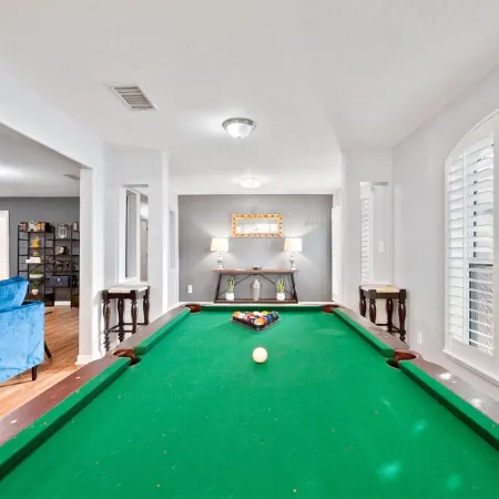 Euless Oasis: 3 bed/3.5 bath home near DFW Airport