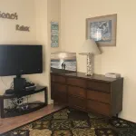 Wildwood apt 4.5 blocks from the beach , huge yard