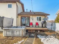 Casa Luz / New Hot Tub / BBQ Hotels in Drumheller