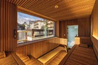 Upside down Town Hotel-Neue Post Hotels in Zell am See