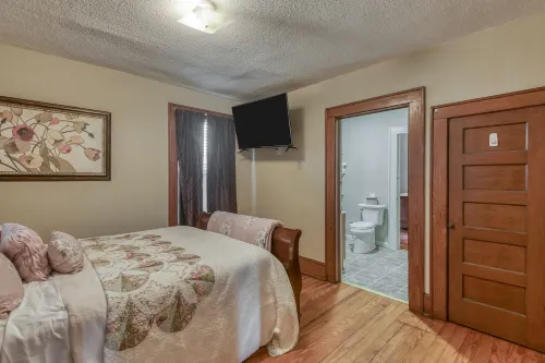 Nice house,Walking distance from Casino (2 Blocks)