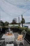 Quiet , Stylish 2 bedroom Apartment , situated in the heart of town.