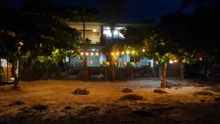 Juvy's Beach House - Entire top floor of exclusive villa just by the beach