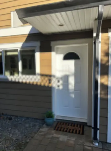 Bright Garden Suite in Colwood