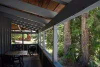 China Alley Cabin B: Cute & Cozy Cottage w/ Deck Hotels in Plumas County